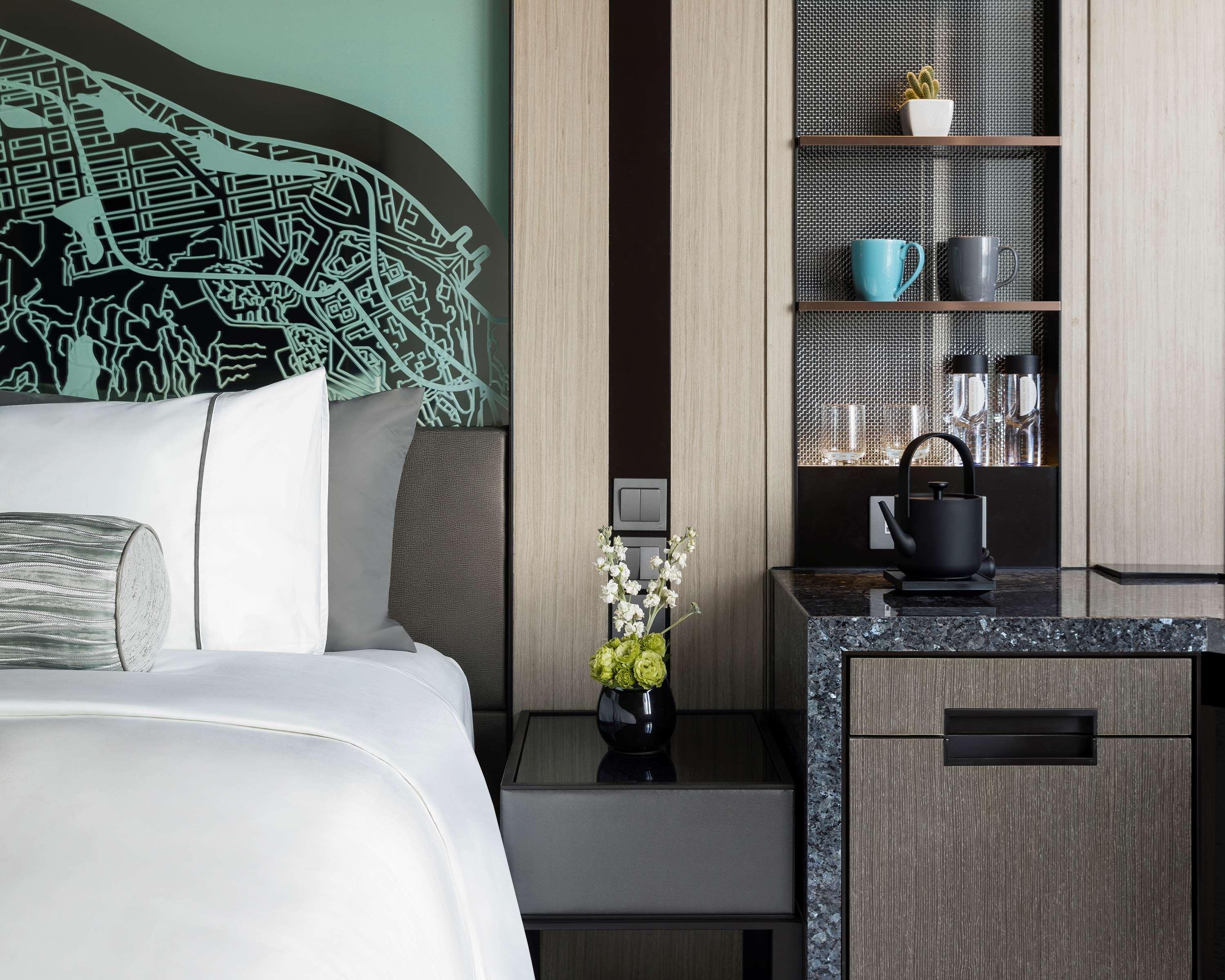 Hyatt Centric Victoria Harbour Hotel Hong Kong Ngoại thất bức ảnh