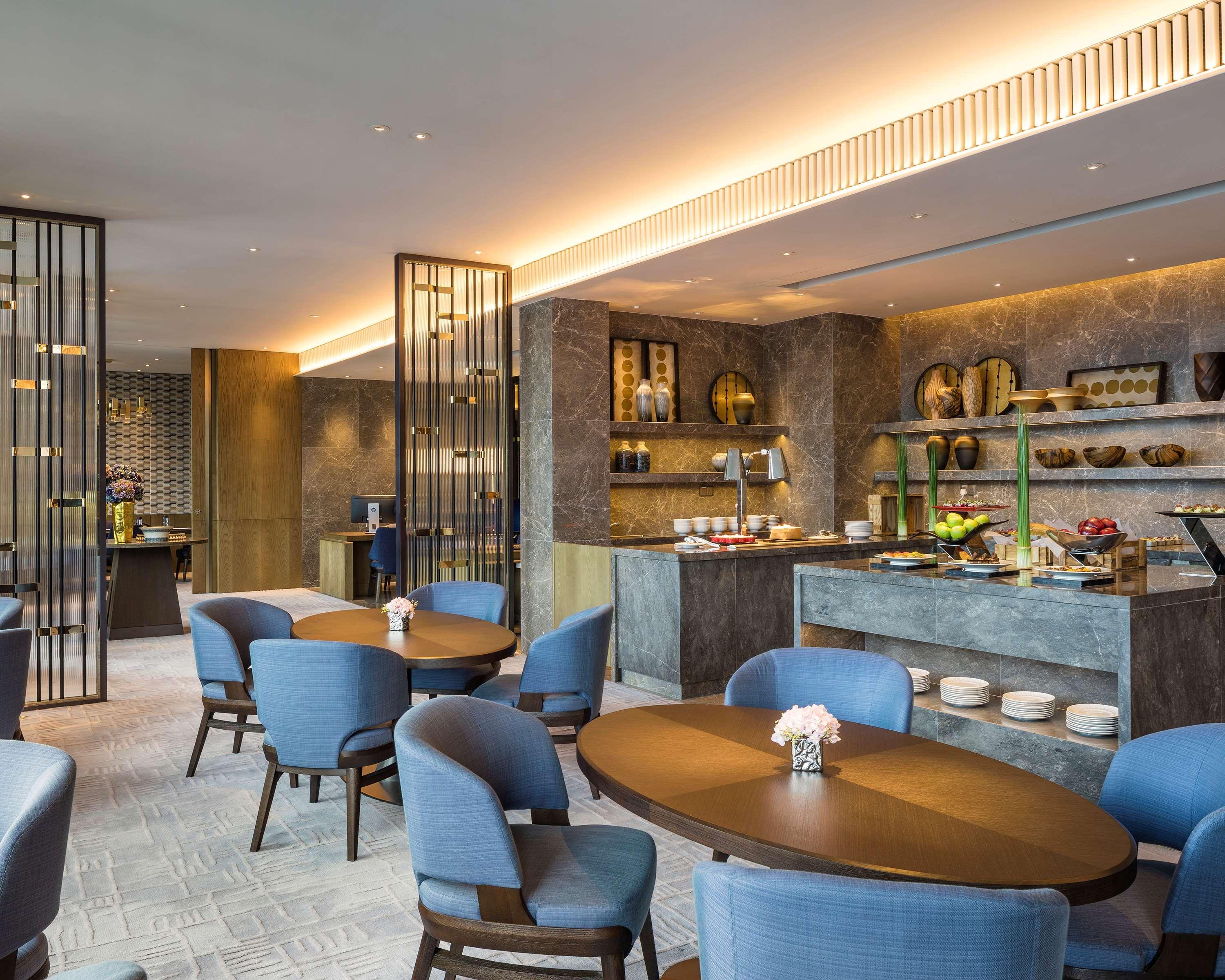 Hyatt Centric Victoria Harbour Hotel Hong Kong Ngoại thất bức ảnh
